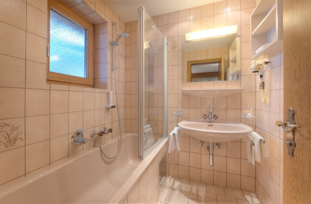 Hotel Garni Almjur Санкт-Антон-ам-Арльберг Экстерьер фото