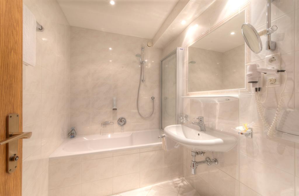 Hotel Garni Almjur Санкт-Антон-ам-Арльберг Экстерьер фото